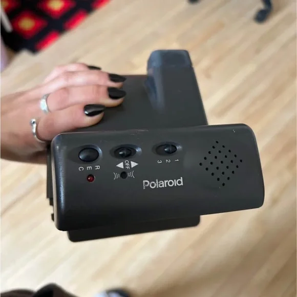Polaroid OneStep Talking Camera - Picture 2 of 3